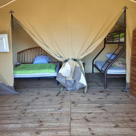 Camping Les Chênes Verts Meschers-sur-Gironde Exterior foto