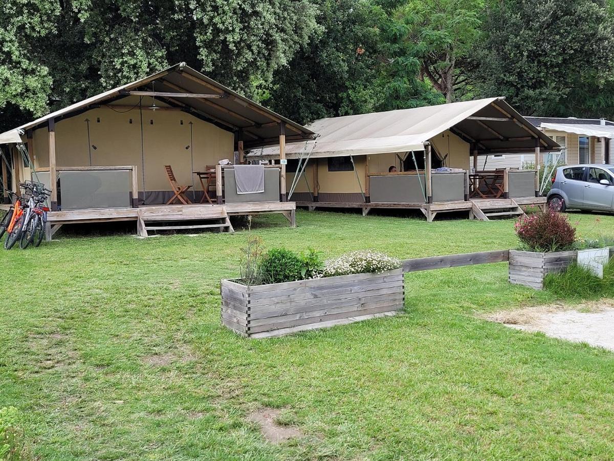 Camping Les Chênes Verts Meschers-sur-Gironde Exterior foto