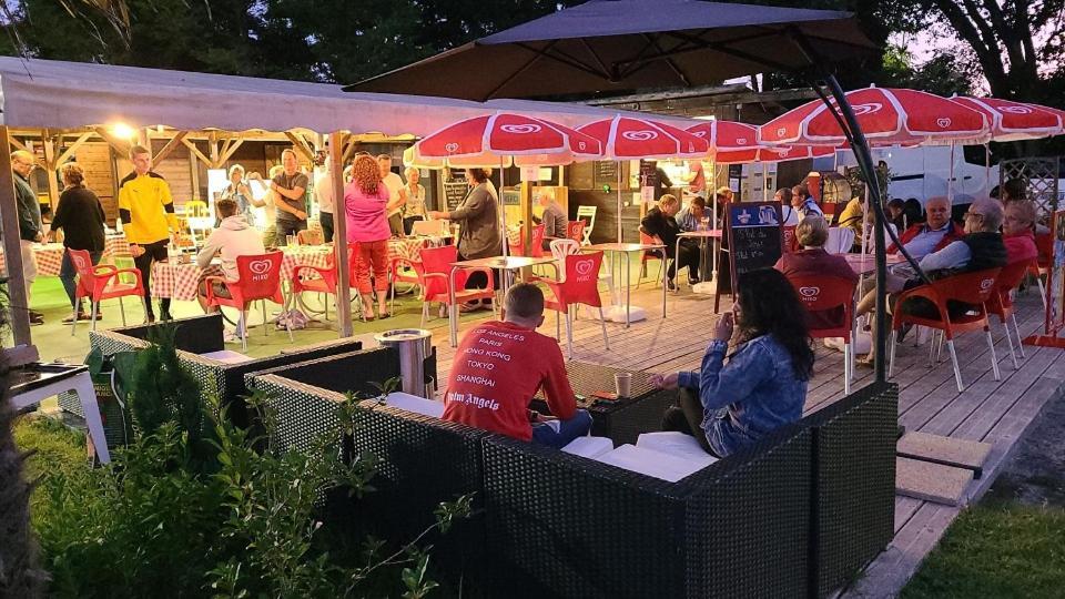 Camping Les Chênes Verts Meschers-sur-Gironde Exterior foto
